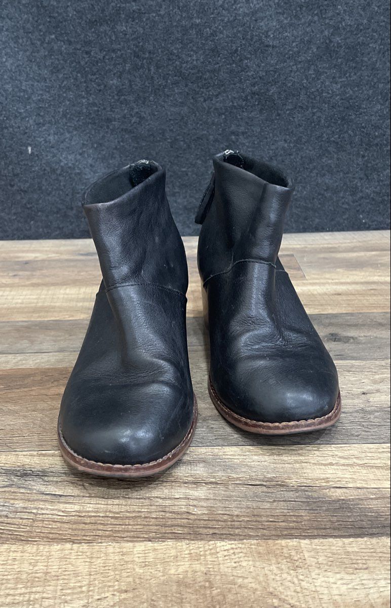 TOMS Leila Black Leather Tassel Back Zip Ankle Boots Block Heel Women's Size 8