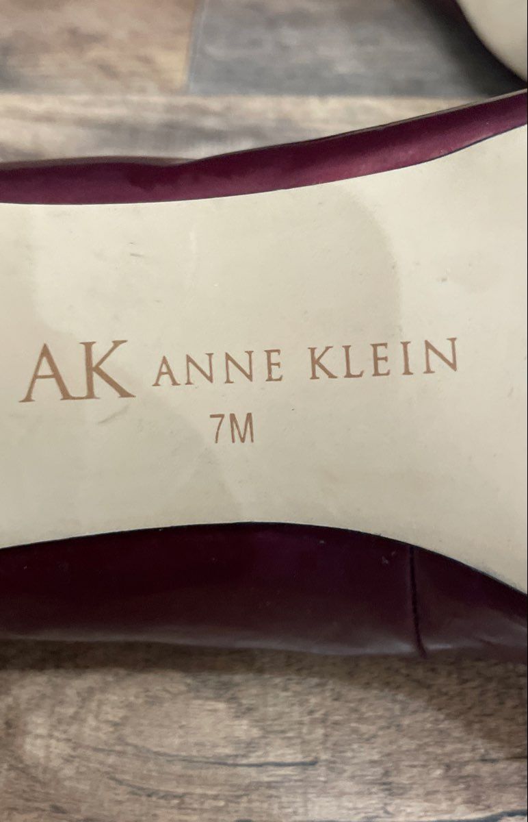 Anne Klein AK Red Metallic Round Toe Platform Pumps Women's Size 7M
