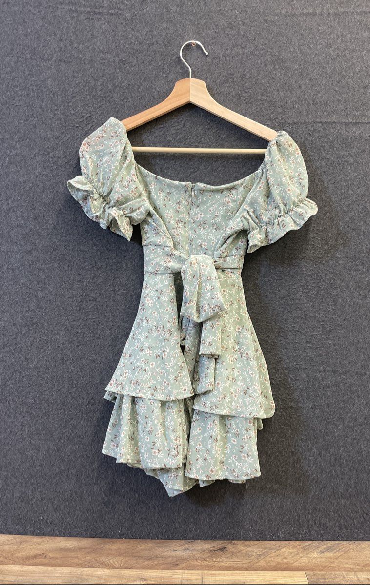 Francesca's Women's Sage Green Floral Ruffled Romper Puff Sleeve NWT Sz S