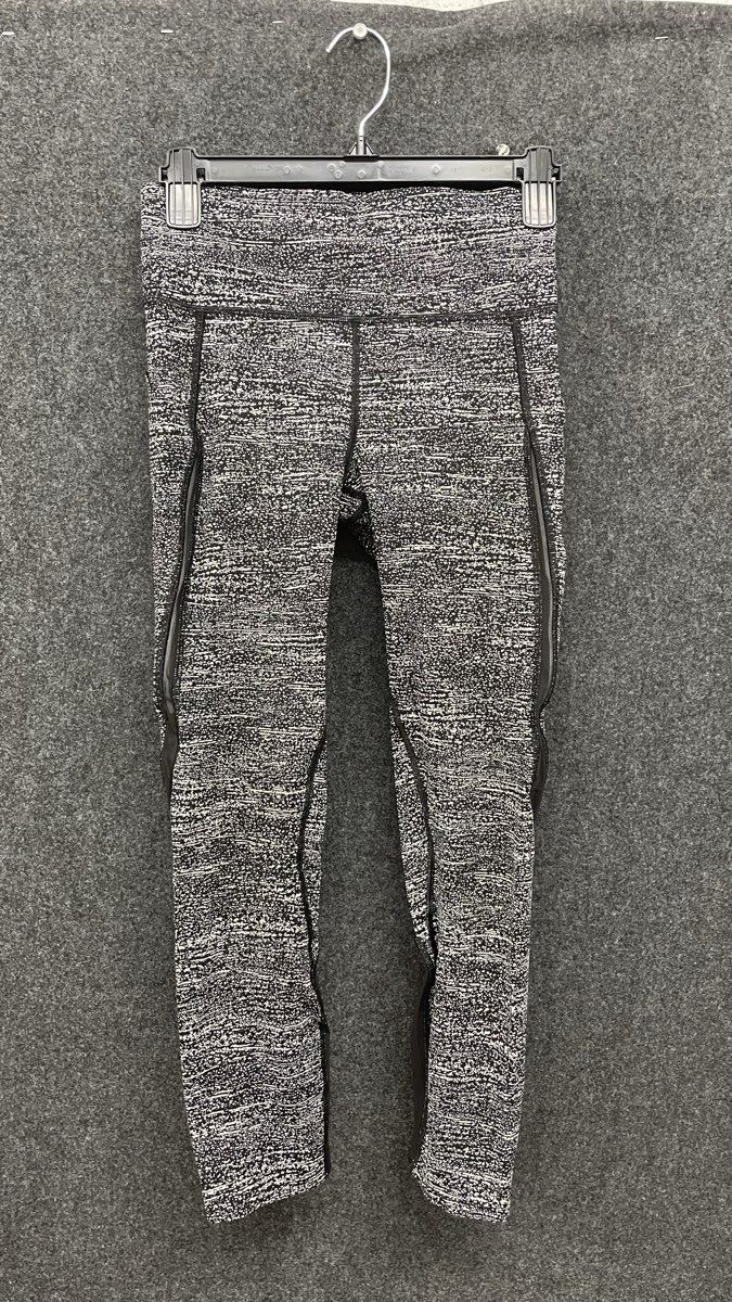 Lululemon Pace Perfect Women's Reversible Leggings Air Time Black White Sz 6