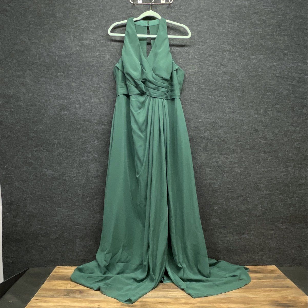 Azazie Women's Green Chiffon Halter High Slit Maxi Formal Gown Dress Sz A18