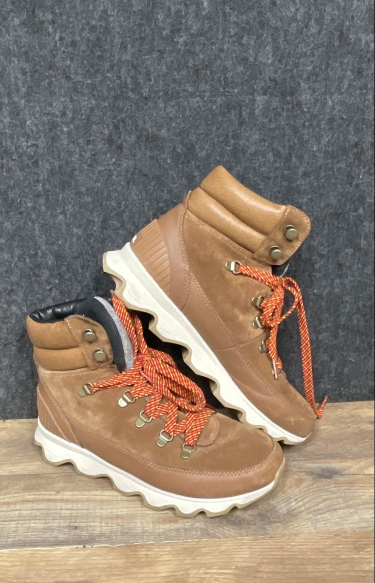 Sorel Kinetic Conquest Waterproof Velvet Tan Women's Hiking Boots Size 9.5