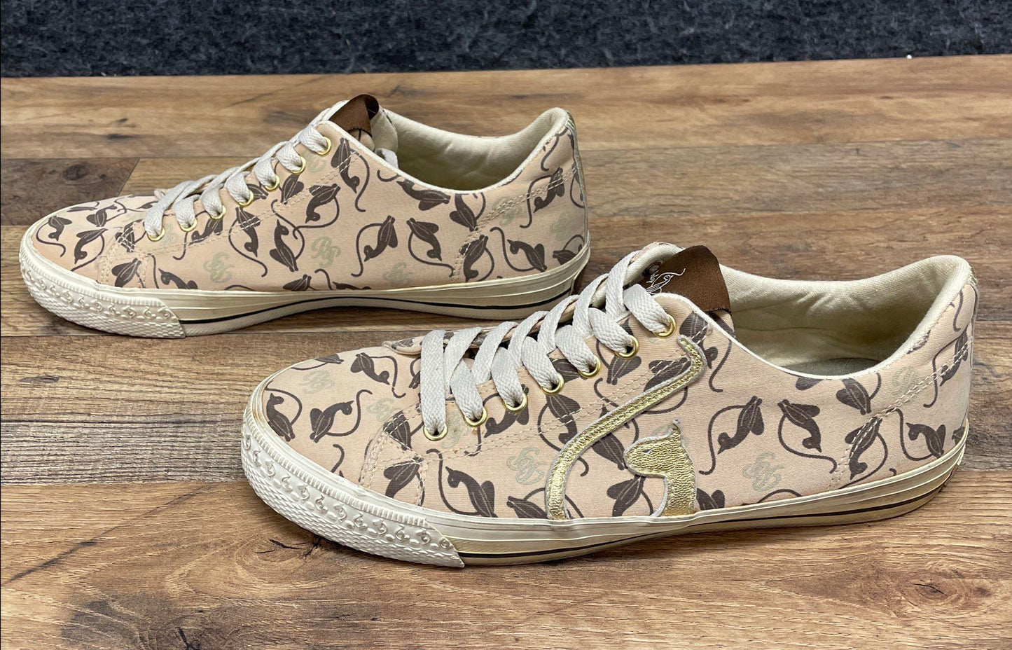 Baby Phat Kimora Lee Simmons Cat Print Tan Canvas Low Top Sneakers Women's Sz 11