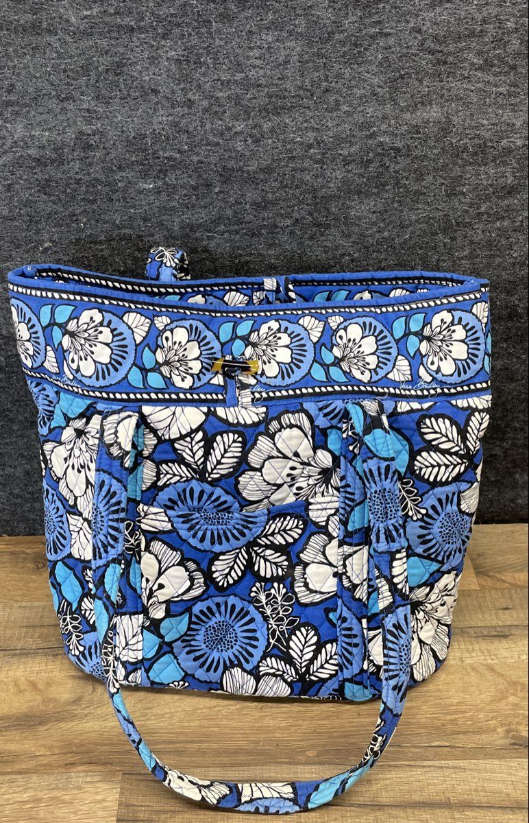 Vera Bradley Blue Multi 2010s Blue Bayou Large Quilted Vera Tote Bag Handbag