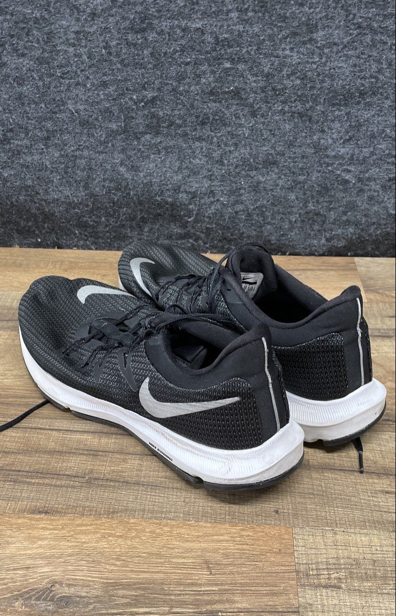 Nike Quest Black Metallic Silver White Running Shoes Men's Size 10.5