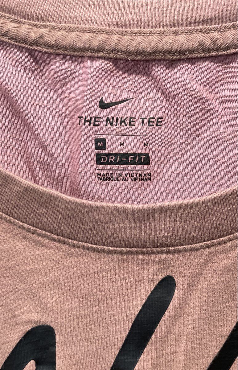 Nike Women's Mauve Dri-FIT Script Logo Scoop Neck Short Sleeve T-shirt Sz M