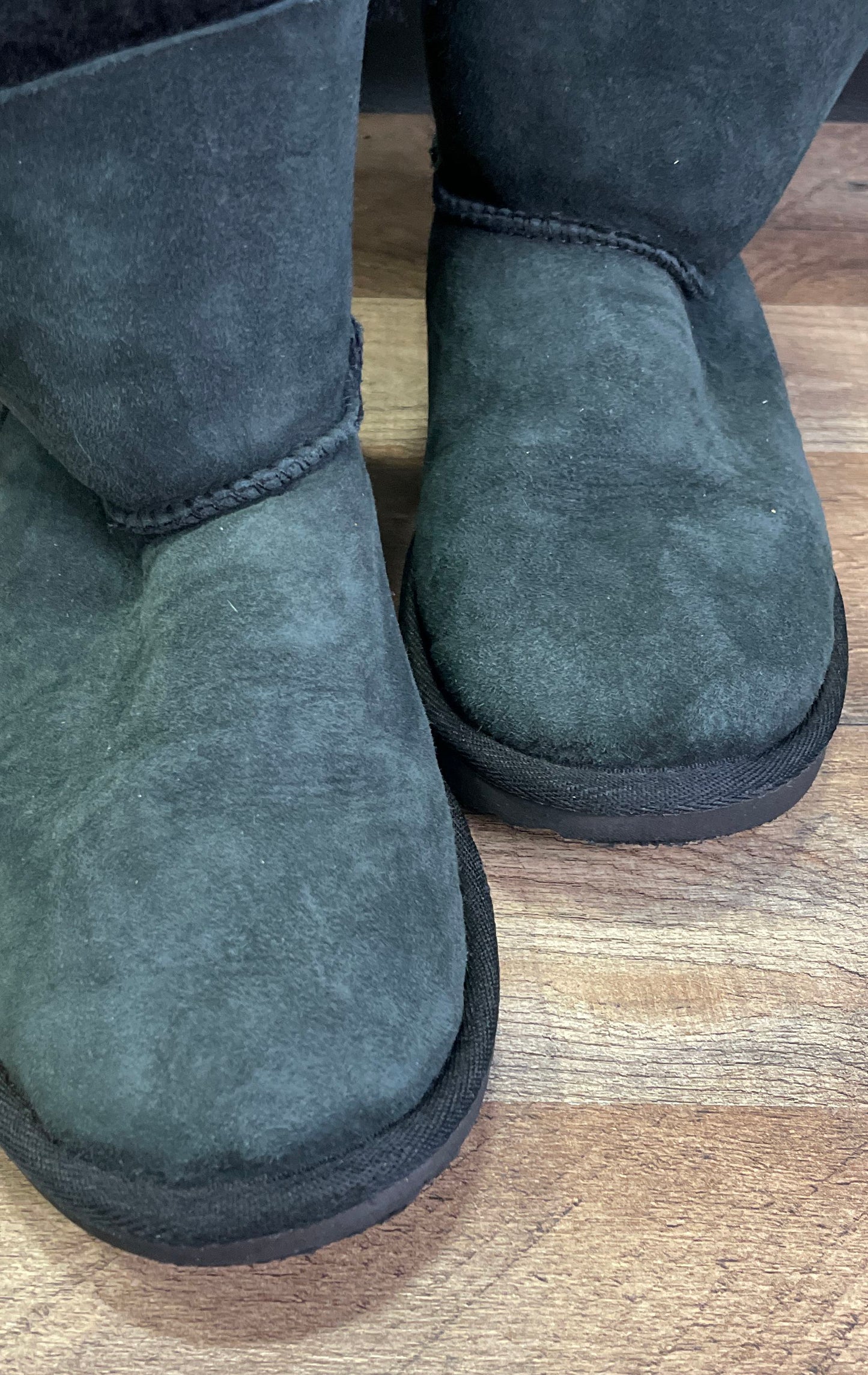 UGG Mini Bailey Bow II Black Suede Sheepskin Boots Kids Youth Size 4
