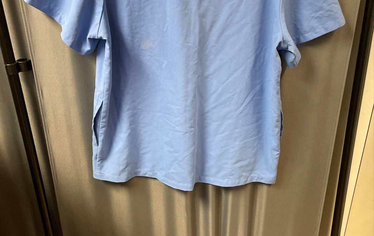 FIGS Men's Leon Three Pocket Scrub Top Light Blue V-Neck Size XL