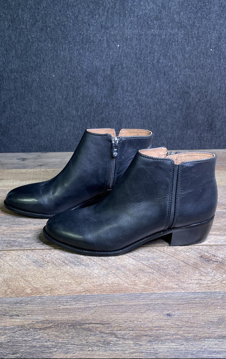 Antonio Melani Black Leather Side Zip Ankle Booties Women's Size 9
