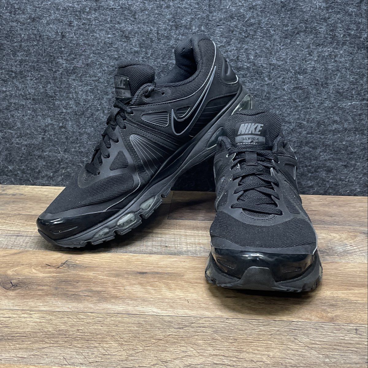 Nike Air Max Tailwind 4 Triple Black Running Shoes 453976-001 Men's Size 11.5