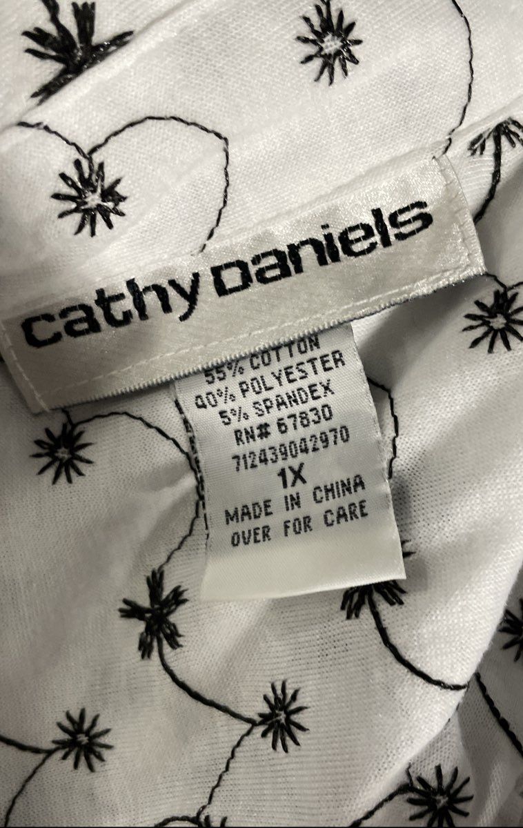 Cathy Daniels Women's White Black Floral Embroidered Polo Collar Shirt Sz 1X NWT