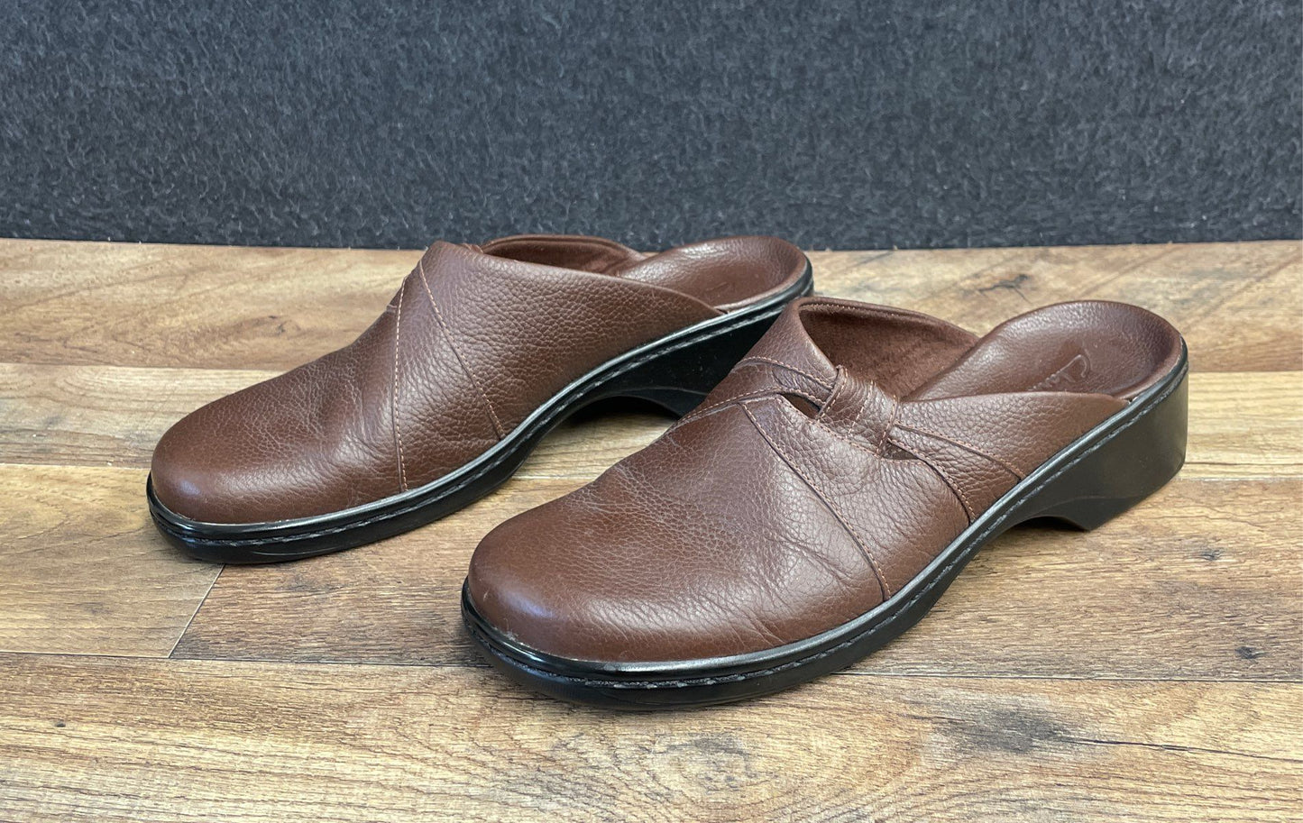 Clarks 74126 Dark Brown Leather Clogs Mules Slip-On Wedge Size 8.5