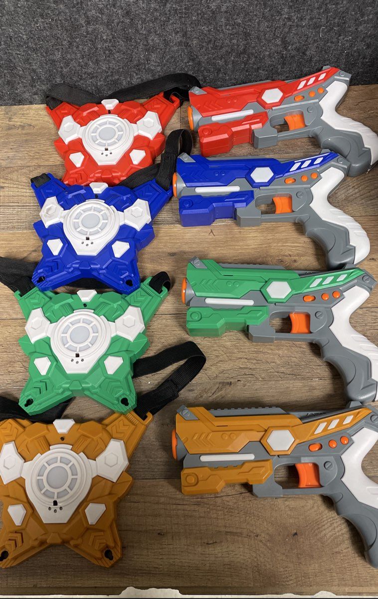 DEEAK Star Warrior Laser Tag Set 4 Player Blasters & Vests Infrared Battle Game