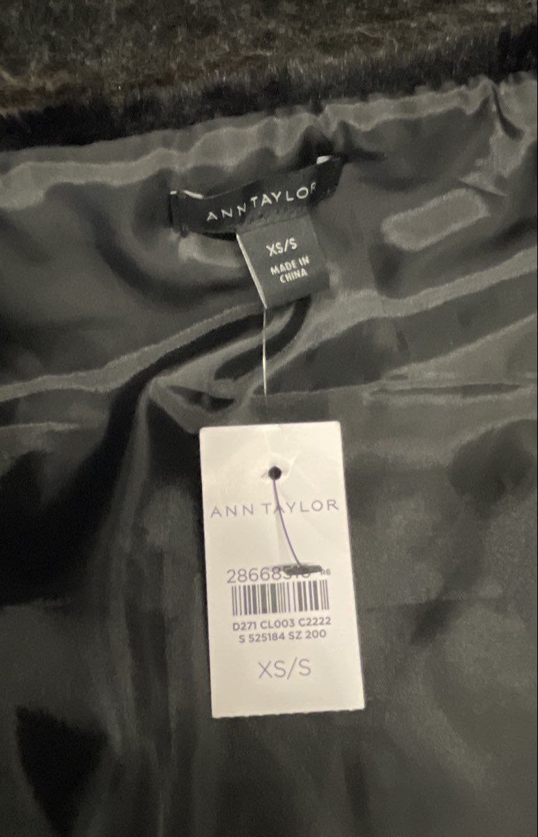 Ann Taylor Women's Black Faux Fur Open Front Capelet Shawl Wrap XS/S NWT