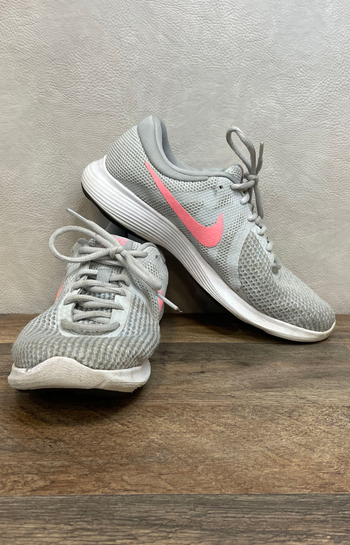 Nike Revolution 4 Wolf Grey Sunset Pulse Women's Running Shoes Size 8.5
