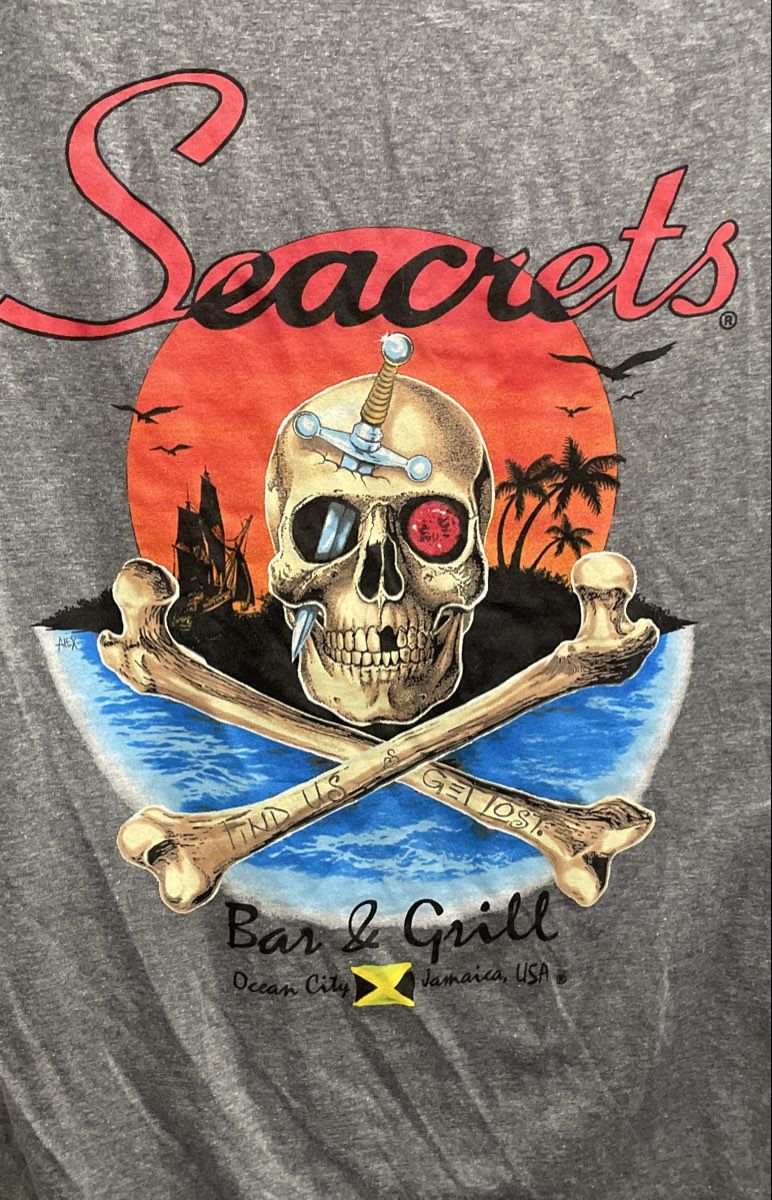District Men's Gray Seacrets Bar & Grill Skull Graphic Sleeveless Shirt NWT Sz L