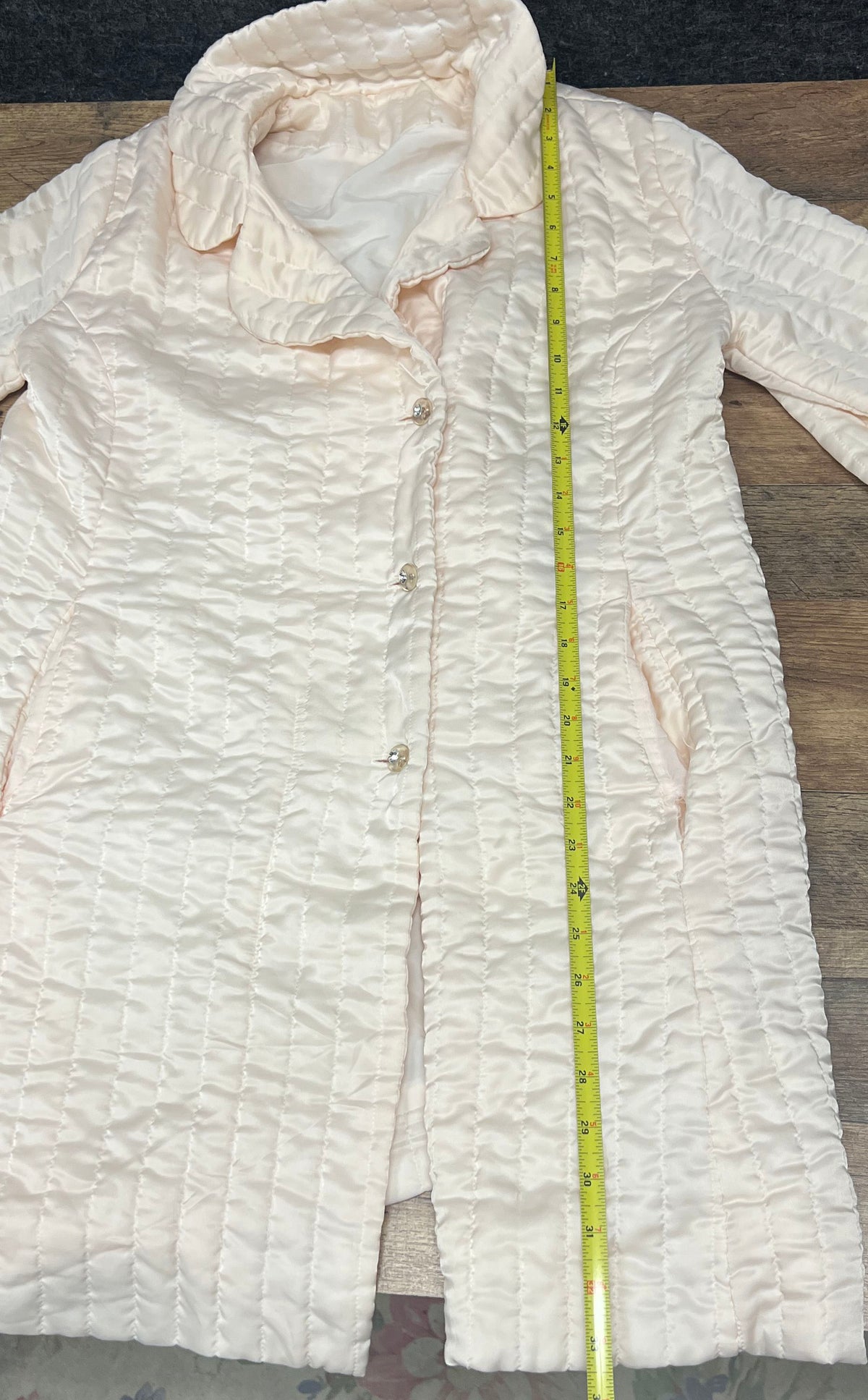 Vintage 70s Women's Peach Quilted Button Up Bed Jacket Robe Textured