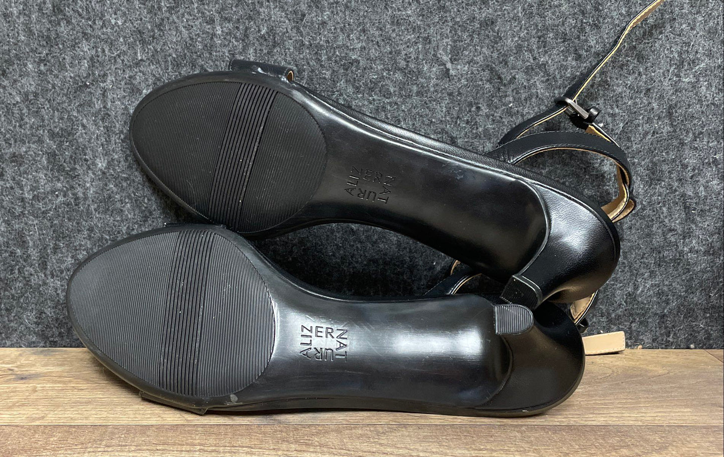 DS Naturalizer Tinda Black Leather Ankle Strap Kitten Heel Sandals Size 9.5M