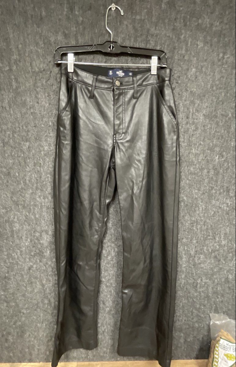 Hollister Women's Black Faux Leather High-Rise Straight Leg Pants Sz 3S W26
