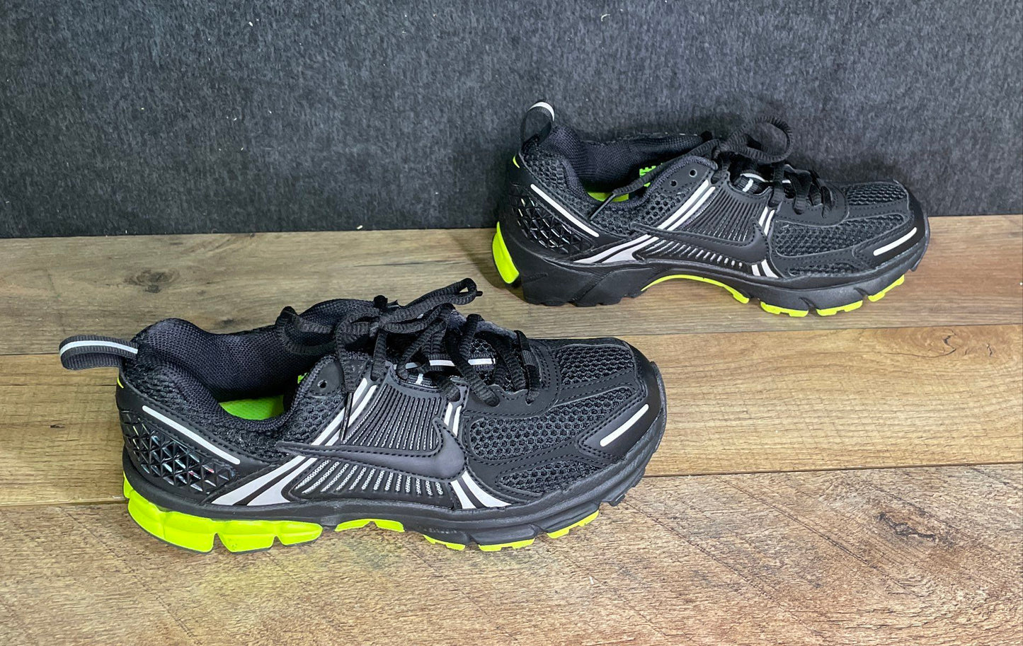 Nike Air Zoom Vomero 5 Black Volt Grade School GS Running Shoes Size 3.5Y