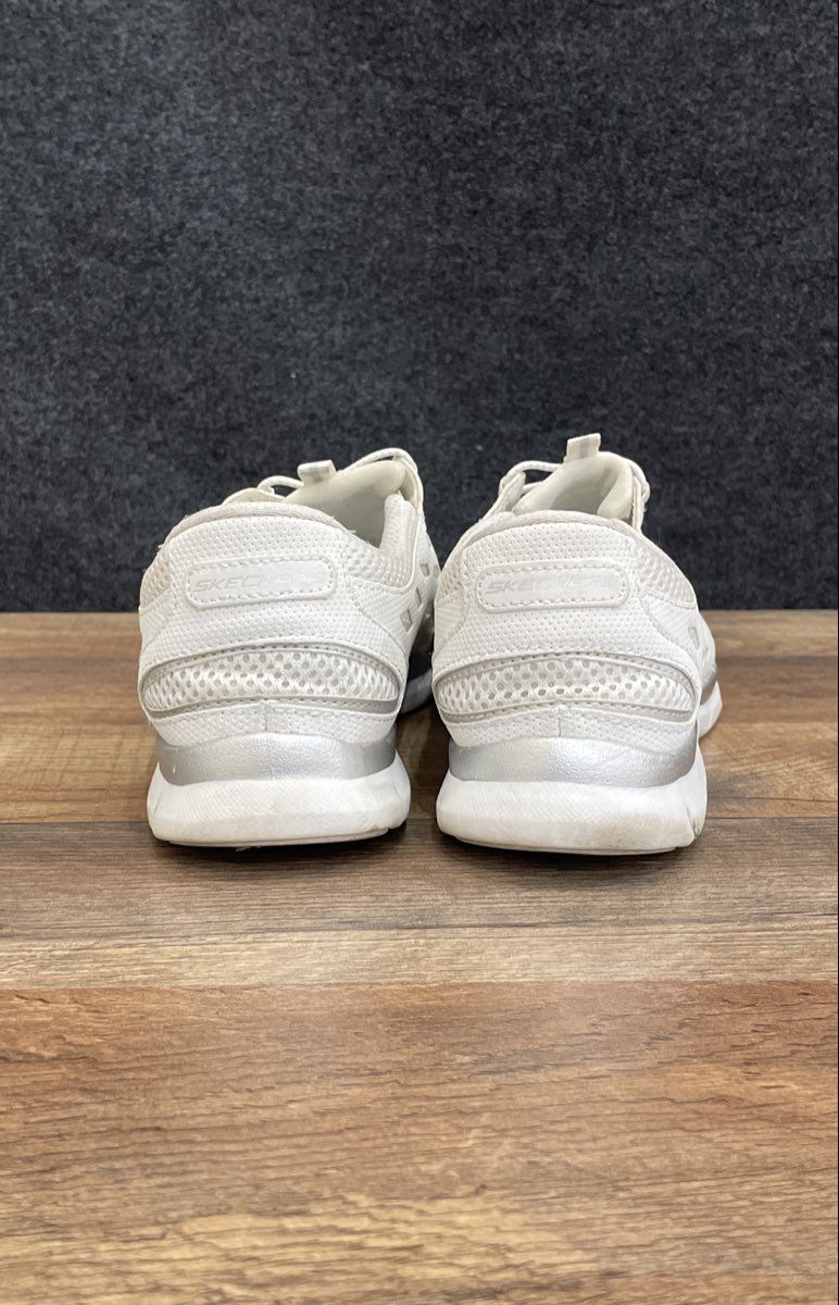 Skechers Wide Fit Memory Foam White Silver Walking Shoes Women's Size 8.5