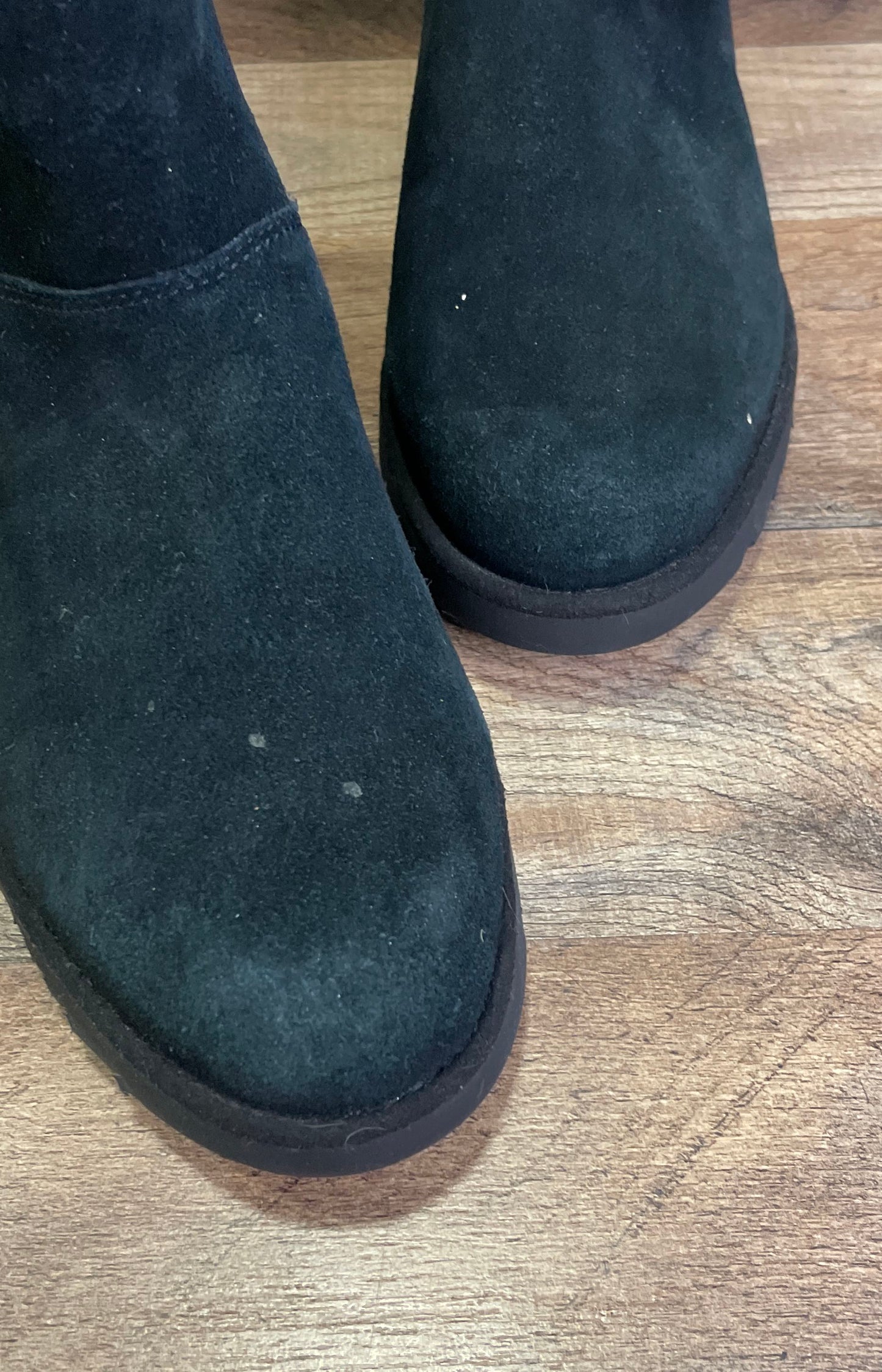 UGG Classic Mini II Black Suede Shearling Lined Boots Women's Size 7