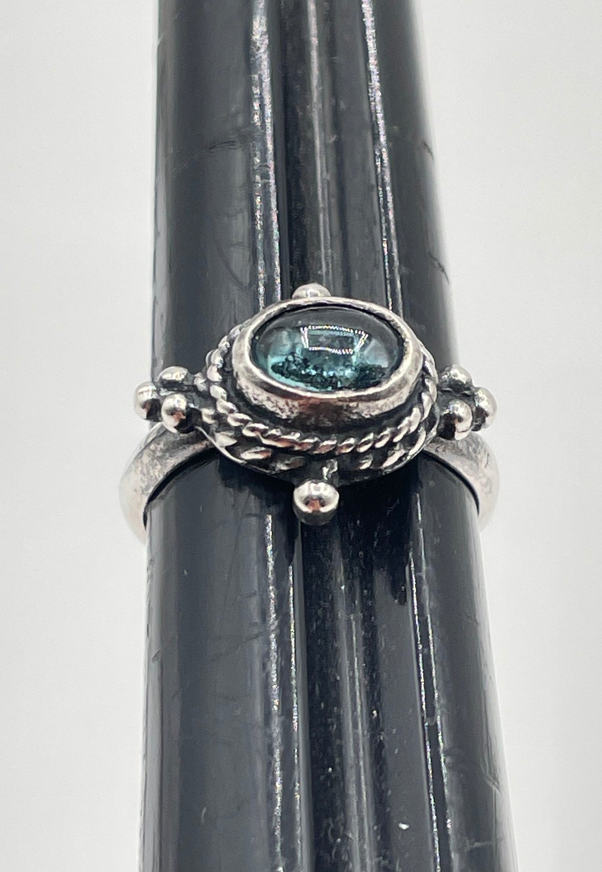 925 Sterling Silver Glass Dark Teal Stone Beaded Ring 3.4g