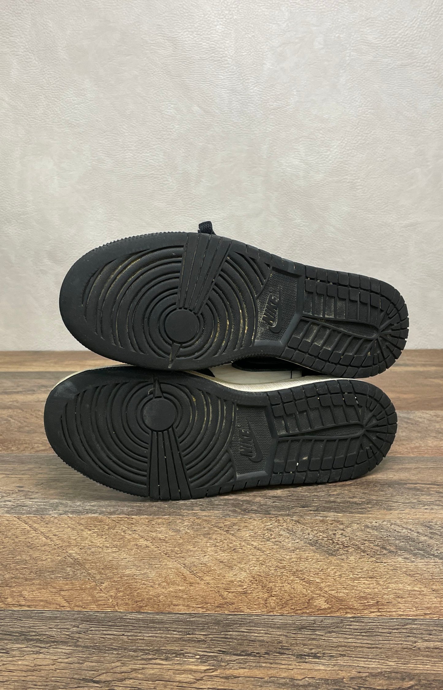 Nike Air Jordan 1 Low SE Sneaker School Graphic Black White Kids Size 4.5Y