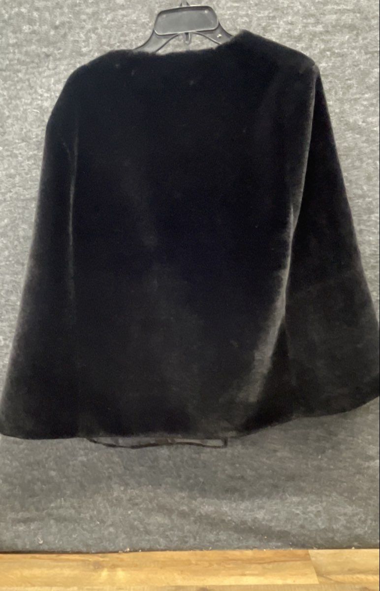 Ann Taylor Women's Black Faux Fur Open Front Capelet Shawl Wrap XS/S NWT