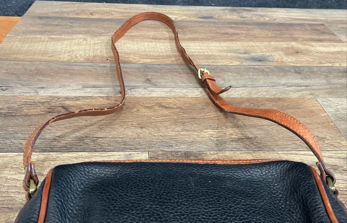 Vintage Liz Claiborne Black Pebble Leather Crossbody Purse Bag Tan Trim Brass