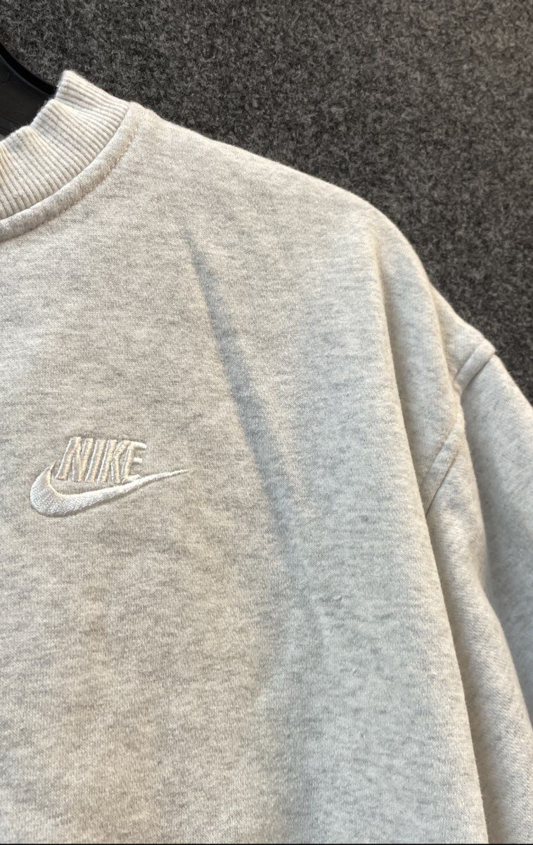 Nike Men's Gray Heather Embroidered Swoosh Crewneck Sweatshirt Size L