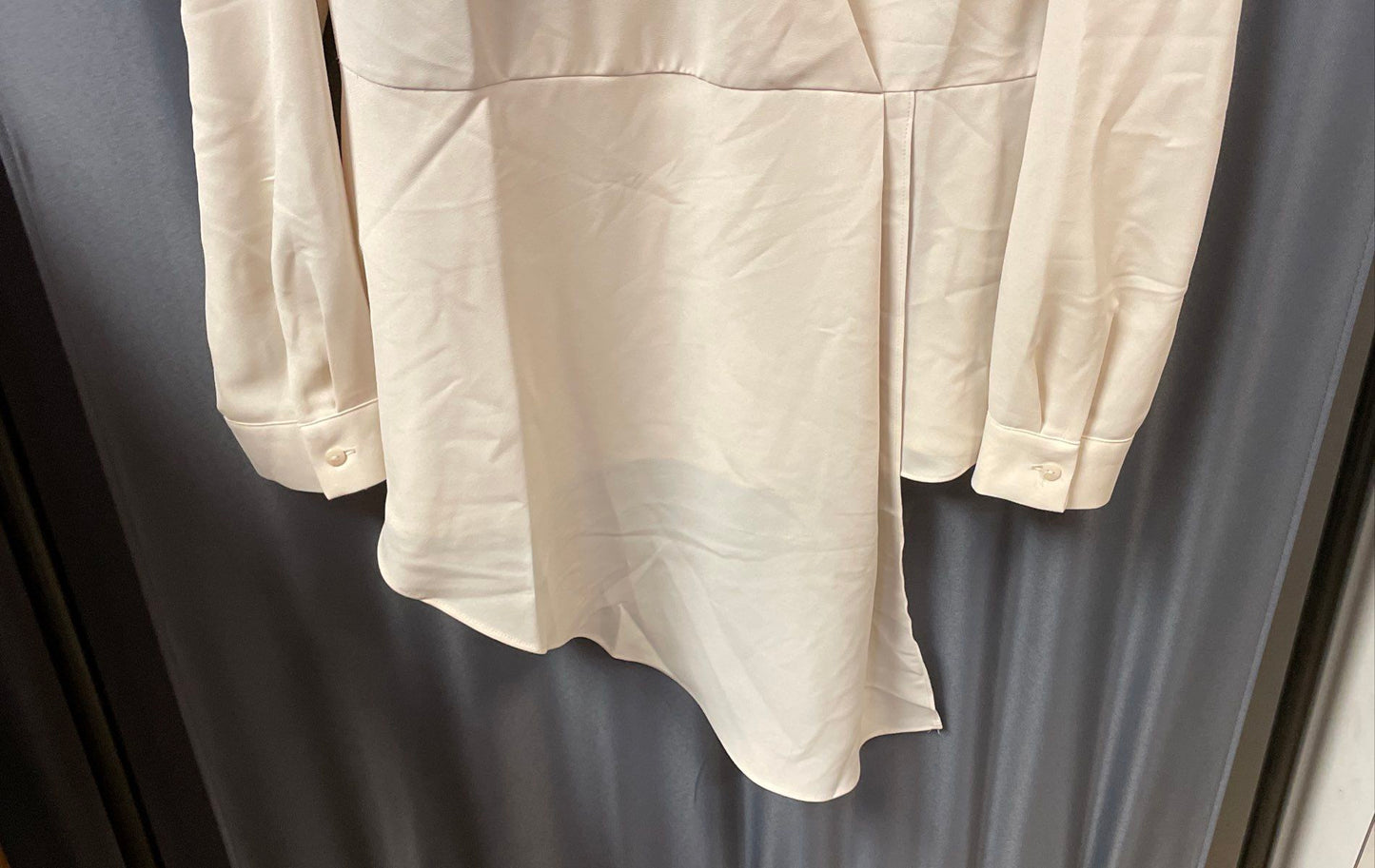 Alfani Women's Ivory Emerald Safari Asymmetric Hem V-Neck Top Sz L NWT