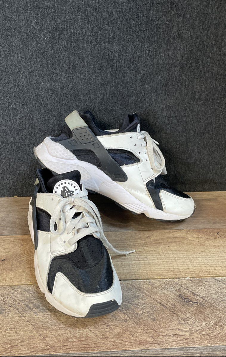 Nike Air Huarache White Black Women's Sneakers Size 8