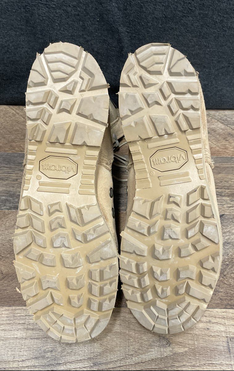 US Military Issue Vibram Sole Desert Tan Suede Combat Boots Men's Size 7 R