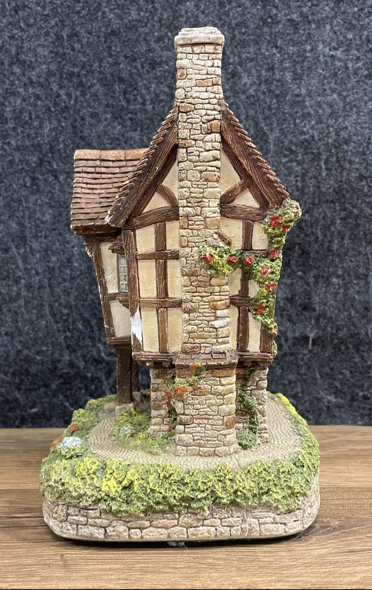 Peter Tomlins Memory Lane Cottages The Clock Tavern Miniature House Clock 1993