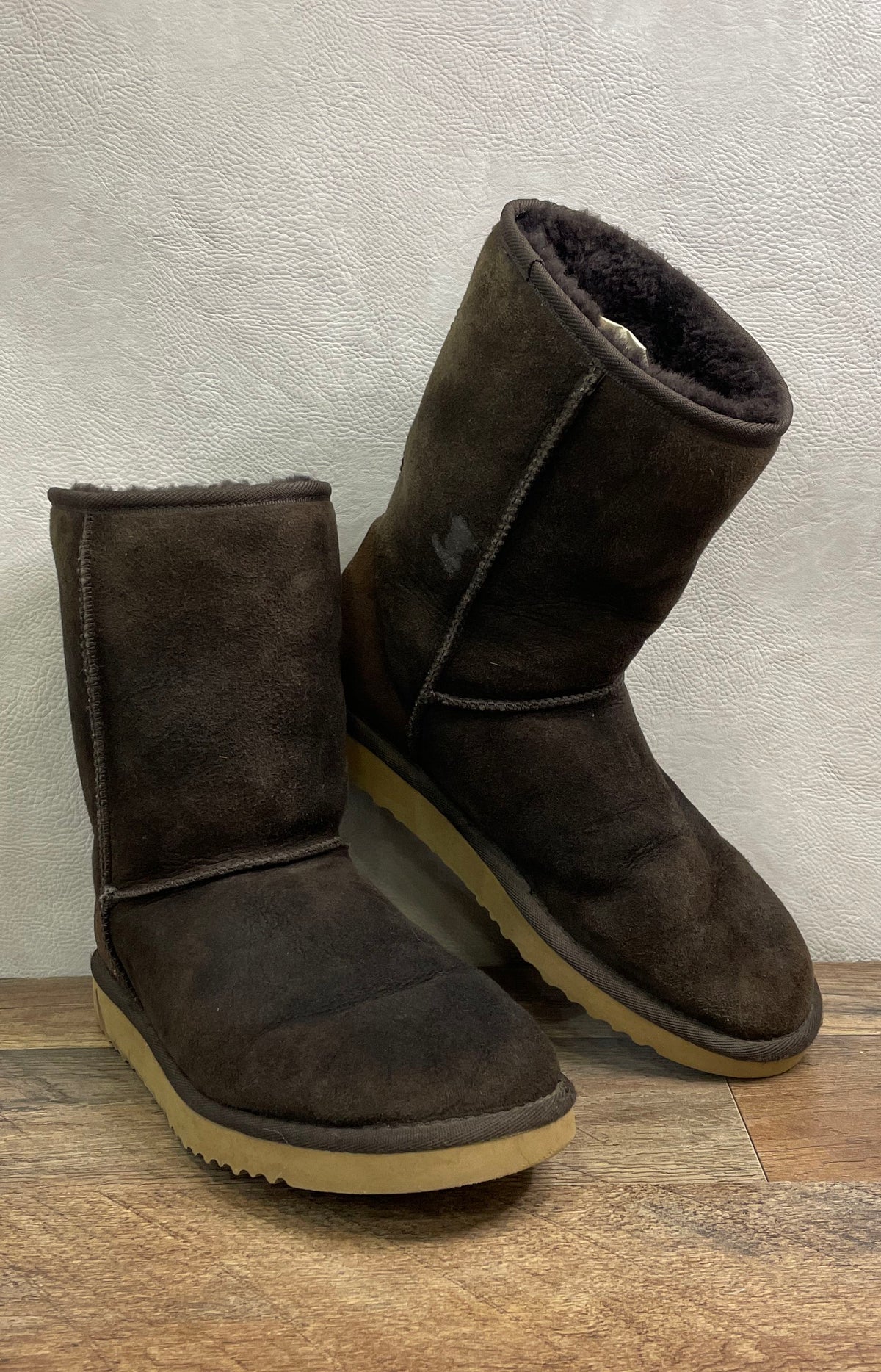 UGG Australia Classic Short Chestnut Brown Boots Women's Size 8