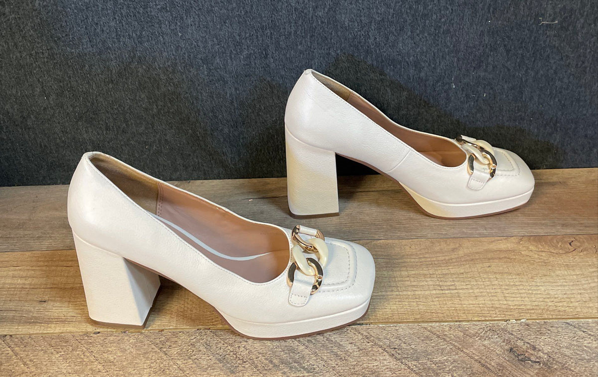 Linea Paolo Cream Leather Square Box Toe Platform Block Heels Size 9.5M