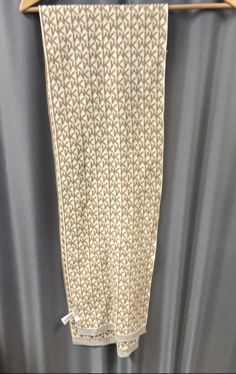 Michael Kors Women's Beige White Logo Monogram Signature Knit Scarf