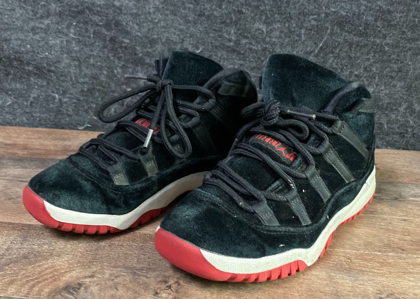 Nike Air Jordan 11 Retro Velvet Black Gym Red Kids Basketball Shoes Size 2Y
