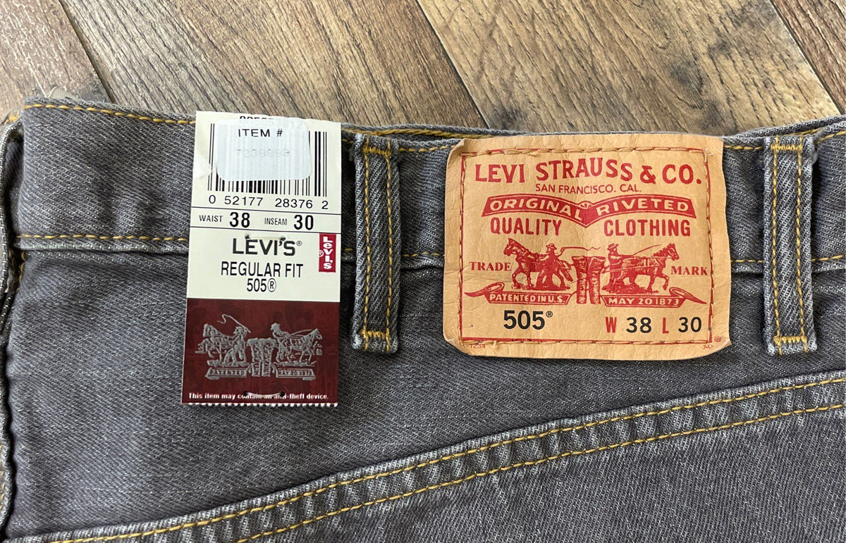Levi's Men's 505 Regular Fit Gray Straight Leg Jeans Sz 38x30 NWT