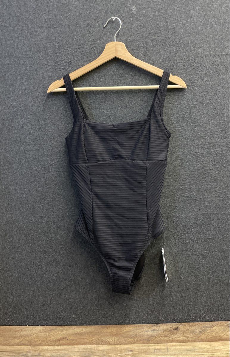 Rip Curl Women's Black Ribbed Premium Surf D-DD One Piece Swimsuit NWT Sz M