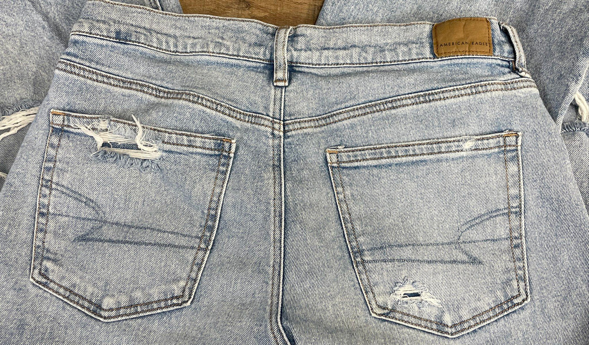 American Eagle Women's Wide Leg Distressed Light Wash Strigid Jeans Sz 12 Short