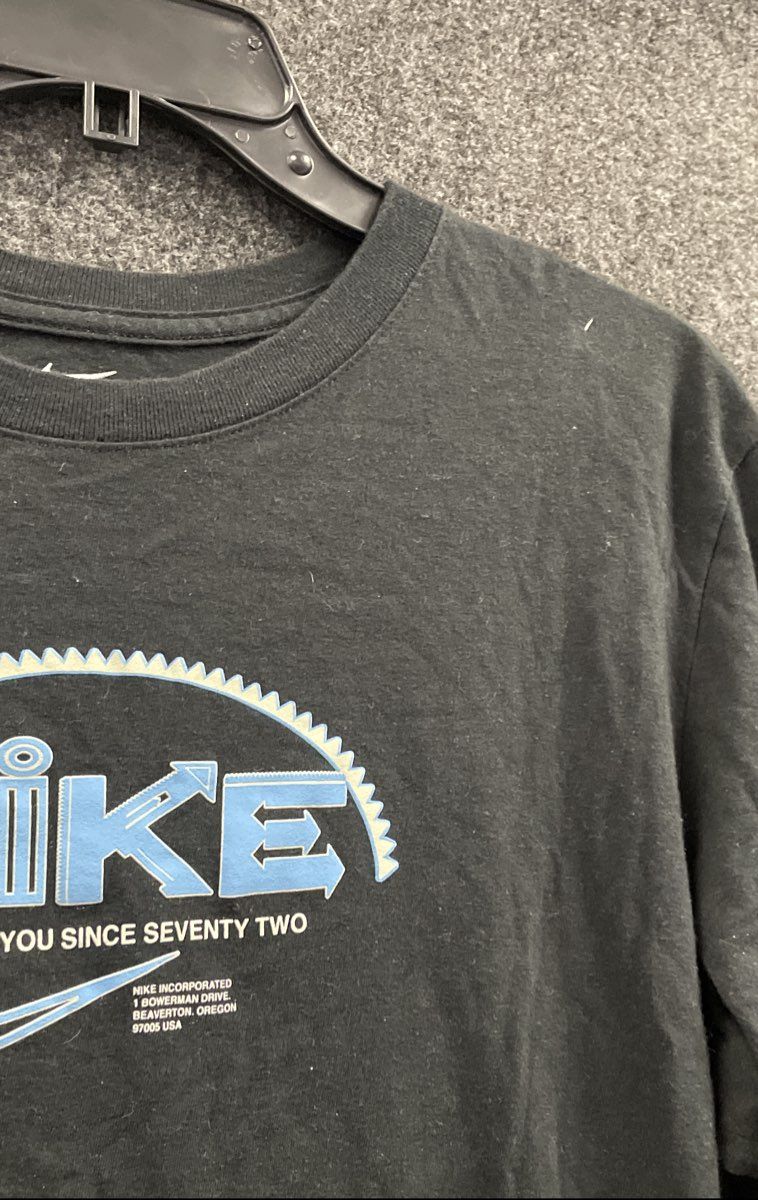 Nike Men's T-Shirt Black Spotting You Since Seventy Two Graphic Swoosh Sz M