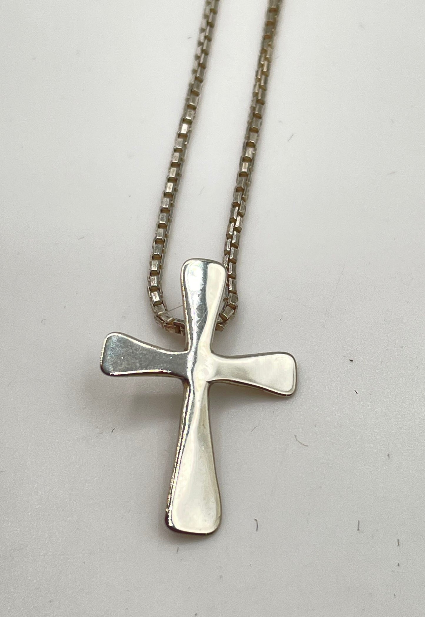 T. Shea 925 Sterling Silver Cross Pendant W/ Box Chain Necklace 4.1g