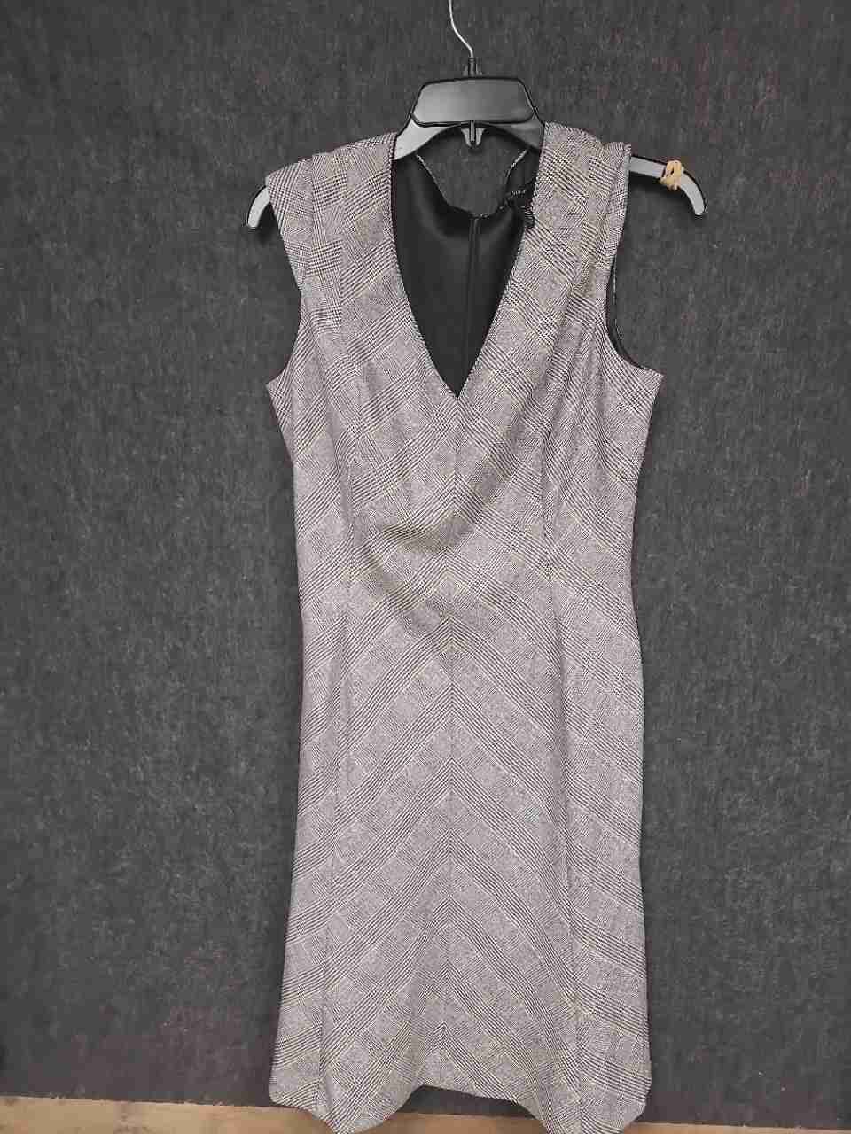 White House Black Market Women's Black White Plaid V-Neck Sleeveless Dress Sz 10
