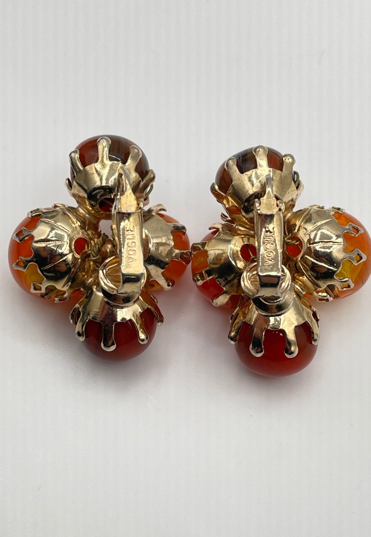 Vintage Vogue Gold Tone Mixed Metal Swirl Glass Bead Clip-On Earrings 22g *NPM*