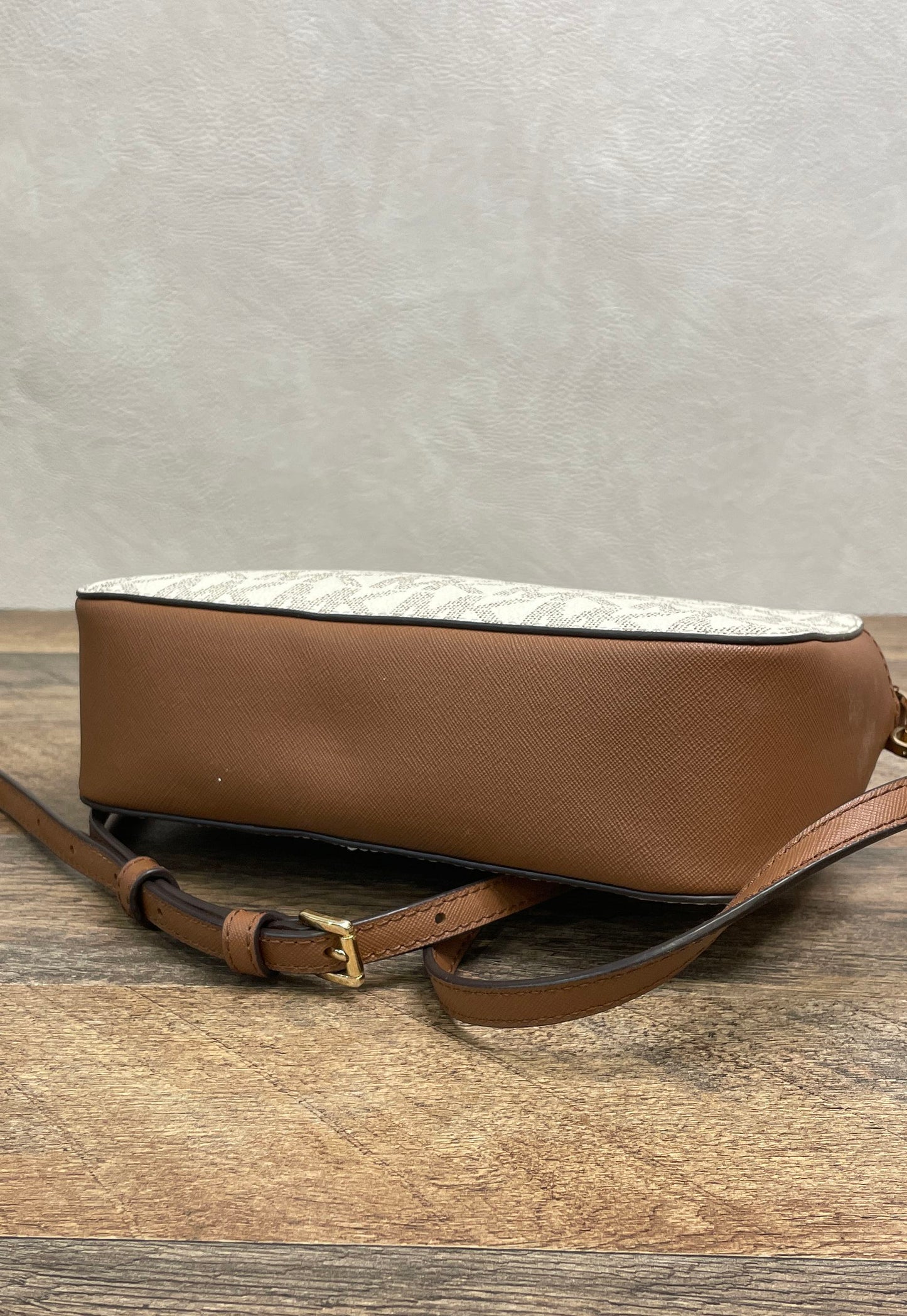 Michael Kors White Brown Logo Monogram Jet Set Crossbody Camera Bag Gold HW