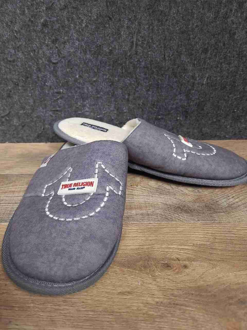 True Religion Grey Embroidered Horseshoe Logo Slip-On Slippers Men's Size 9-10
