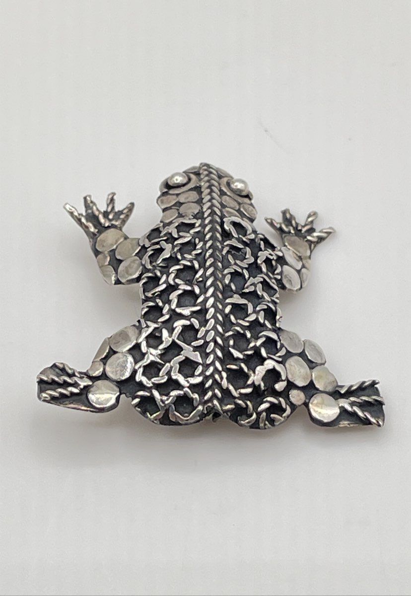 Low Grade Silver (Ag 82.01) Granulated Filigree Frog Brooch Pin 3.6g