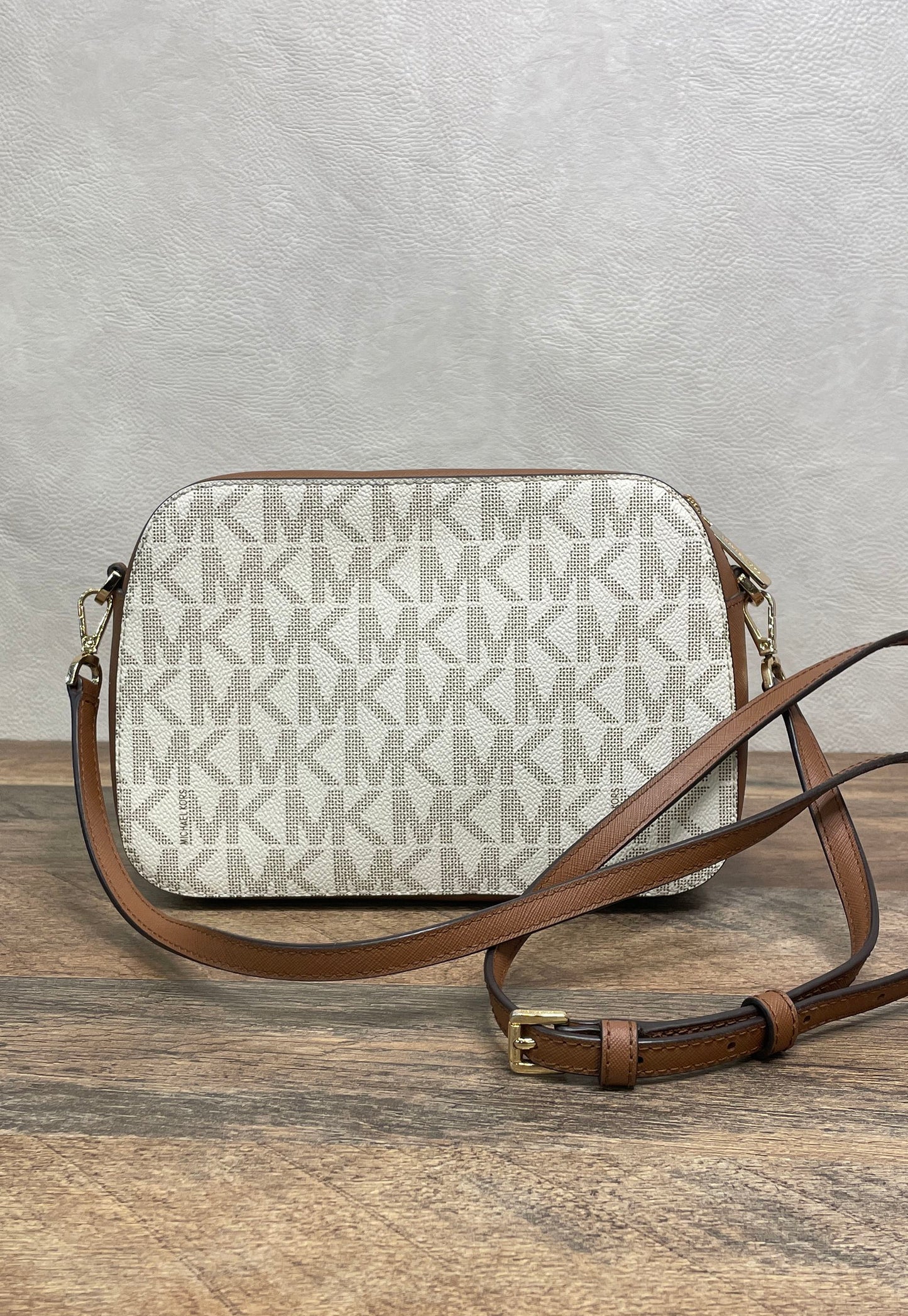 Michael Kors White Brown Logo Monogram Jet Set Crossbody Camera Bag Gold HW